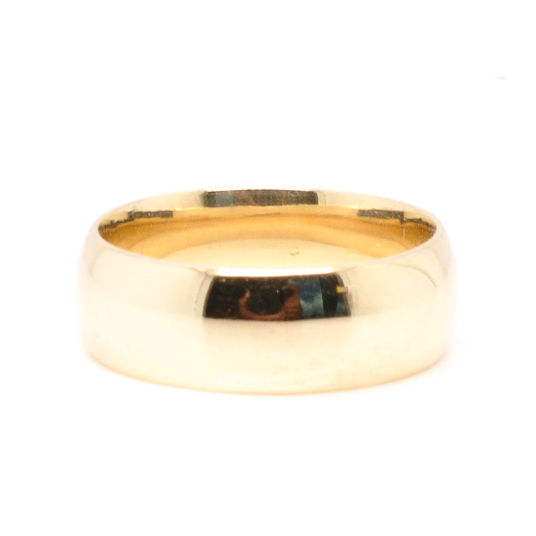 10KT Yellow Gold 6MM Band.

Size: 5