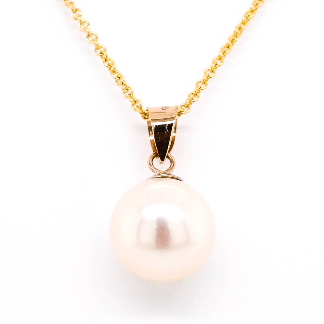 14KT Yellow Gold 18" 9.7MM Cultured Pearl Necklace.