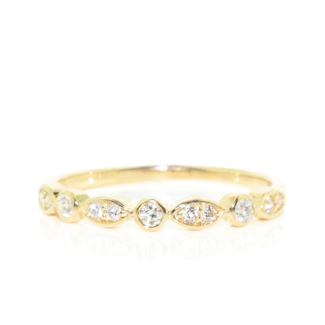 14KT White Gold 0.15CTW Diamond Wedding Band.