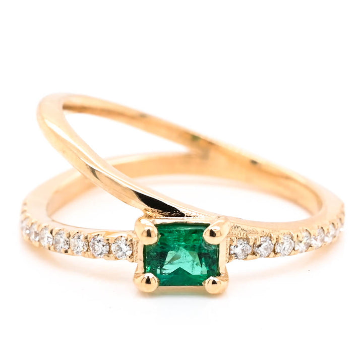 14KT White Gold 0.35CT Emerald Shape Emerald & Diamond Ring.
