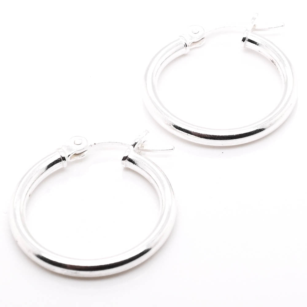Sterling Silver 22mm Polished Hoop Earrings.