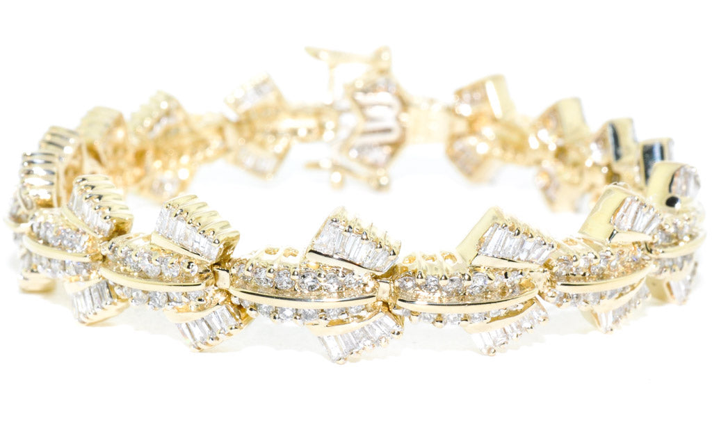 14KT Yellow Gold 8" 7.01CT I1 G-H Colour Diamond Tennis Bracelet.