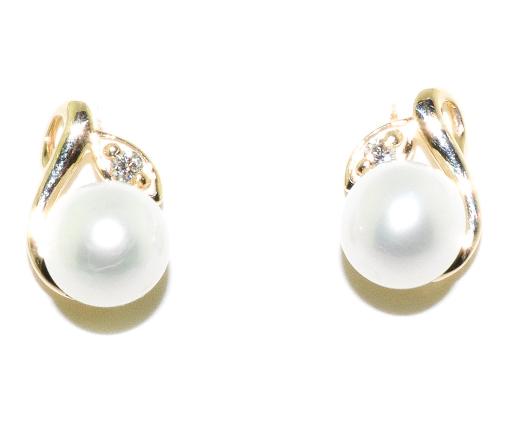 Fire and Ice 10KT Yellow Gold 6.5-7MM Freshwater Pearl and Canadian Diamond Earrings.