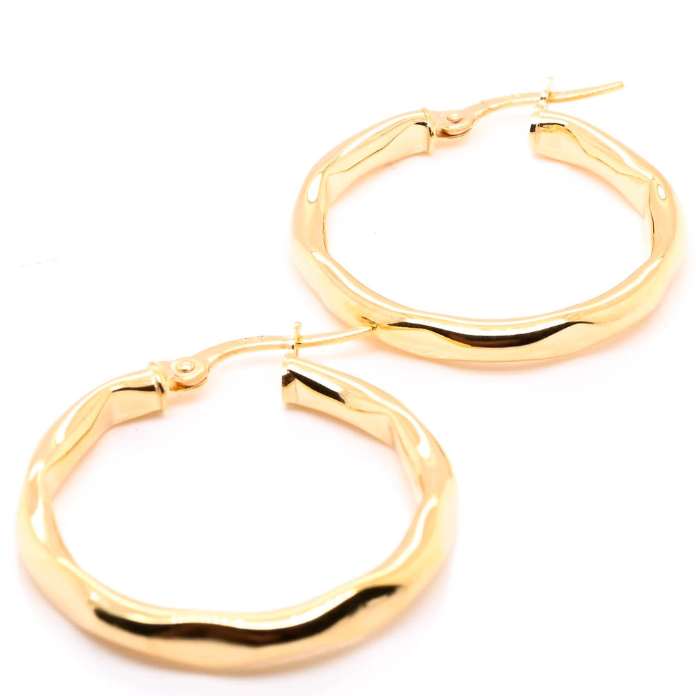 10KT Yellow Gold Medium Hoop Earrings.