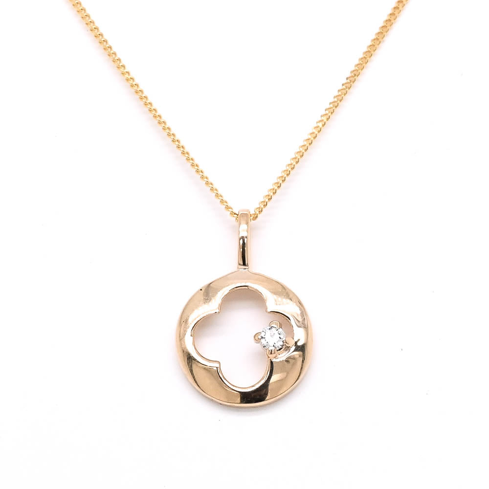 Fire & Ice10KT Yellow Gold 18" 0.02CT Canadian Diamond Clover Necklace.