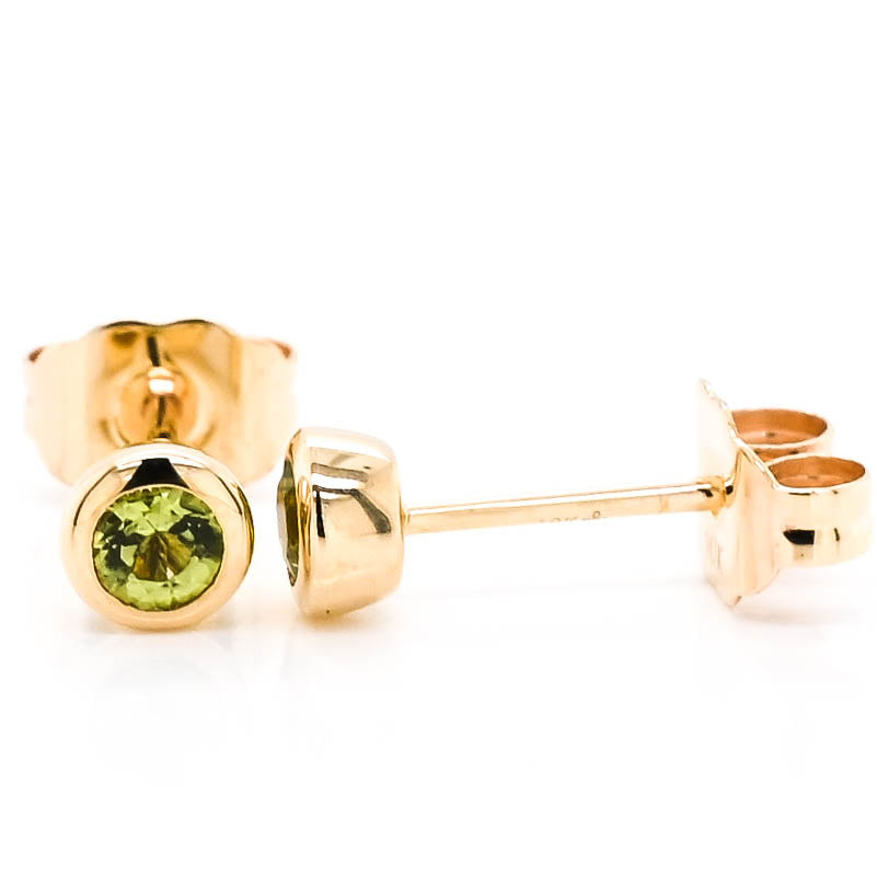 10KT Yellow Gold 0.50CT Peridot Bezel Set Stud Earrings.