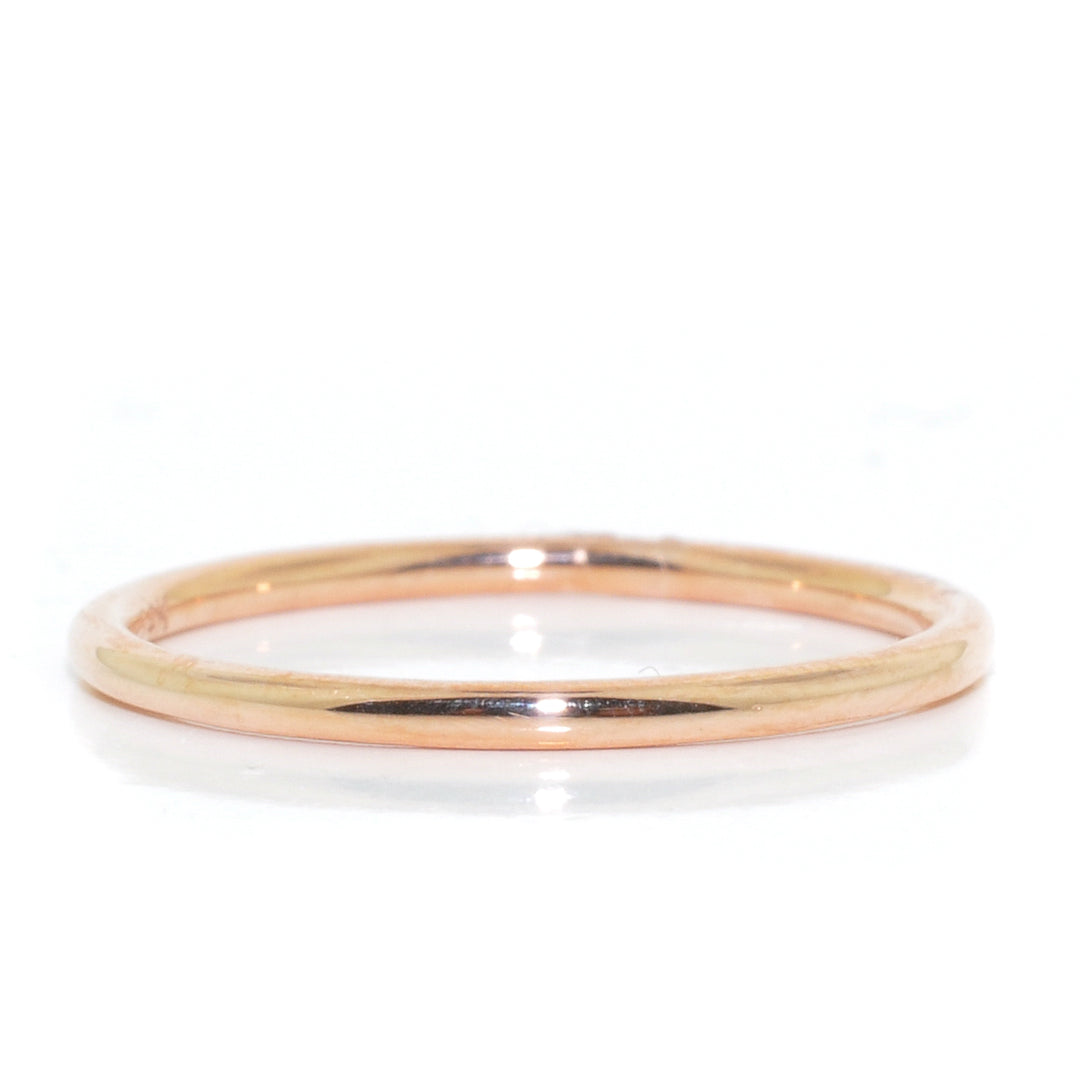 14KT Rose Gold Wedding Band.
Band Width: 1.43MM
Size: 4.75