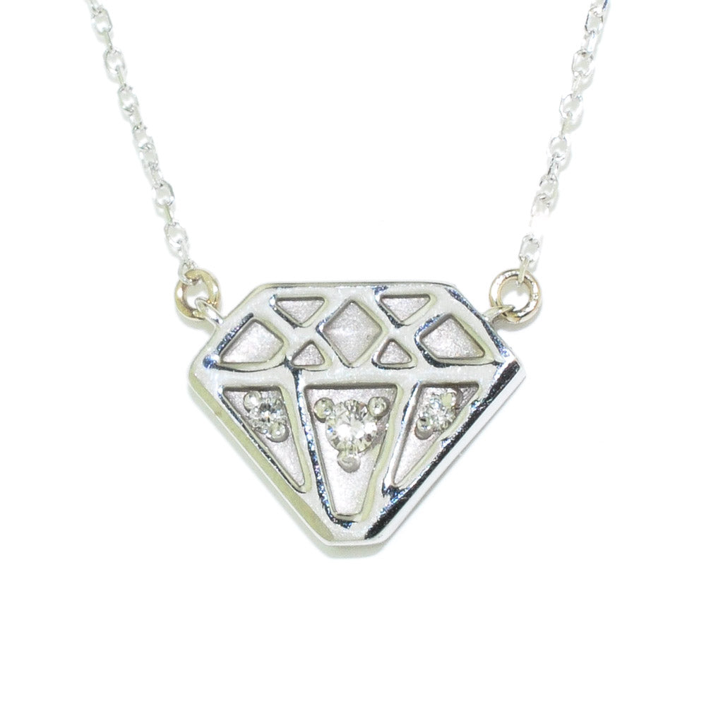 10KT White Gold 18" 0.05CTW Diamond Necklace.
