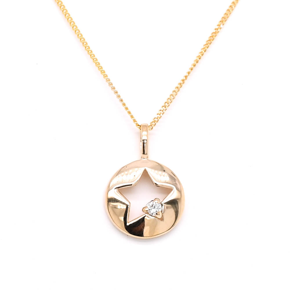 Fire & Ice10KT Yellow Gold 18" 0.02CT Canadian Diamond Star Necklace.