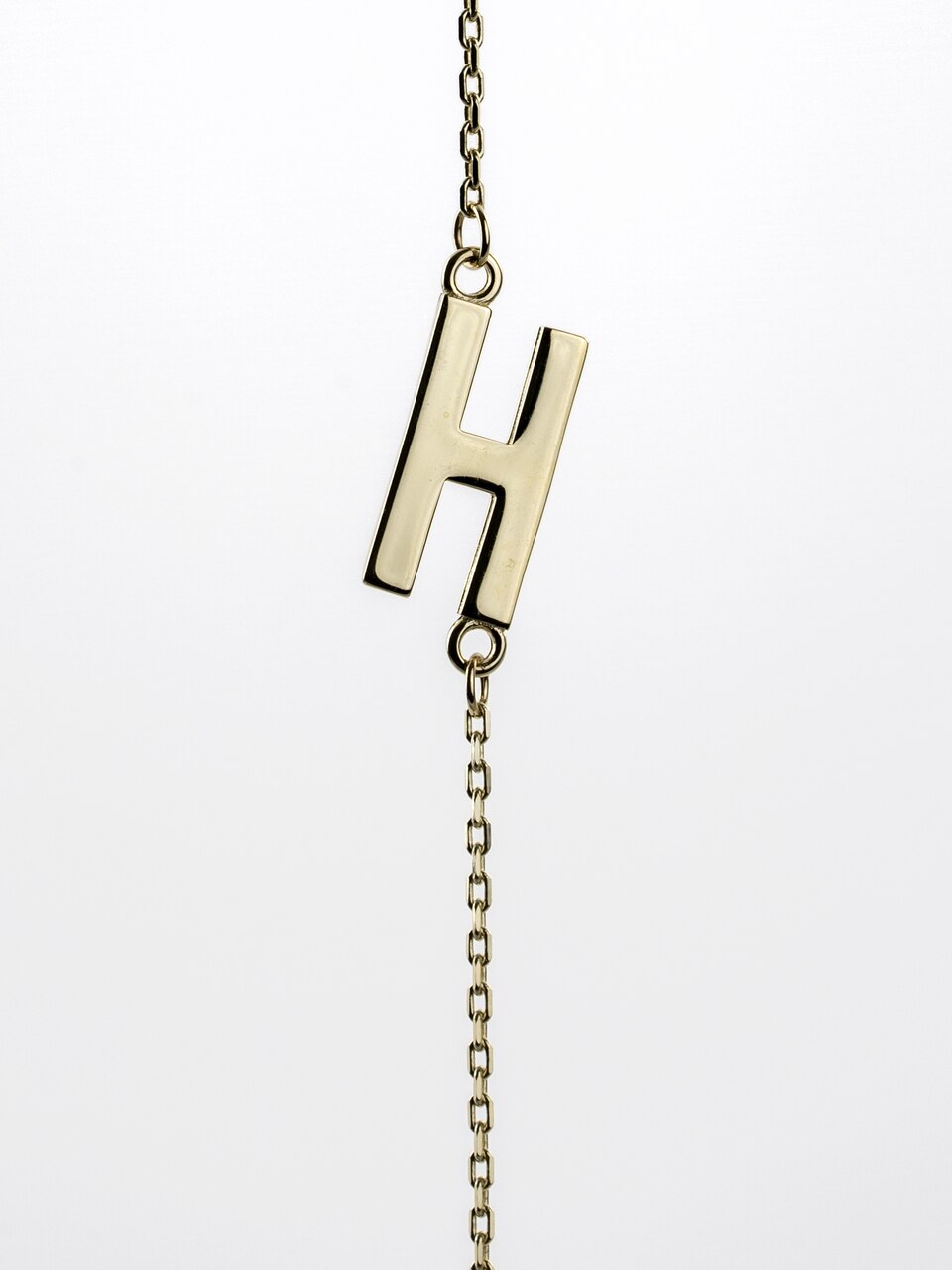 10KT Yellow Gold 18" Bella Me Letter "H" Necklace.