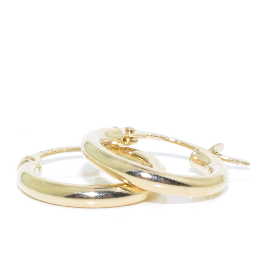 10KT Yellow Gold 10MM Hoop Earrings.