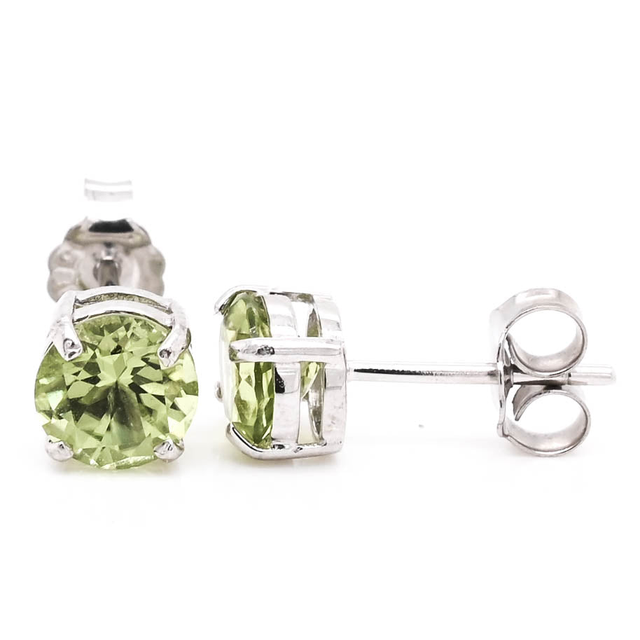 14KT White Gold Round shape Peridot Stud Earrings.