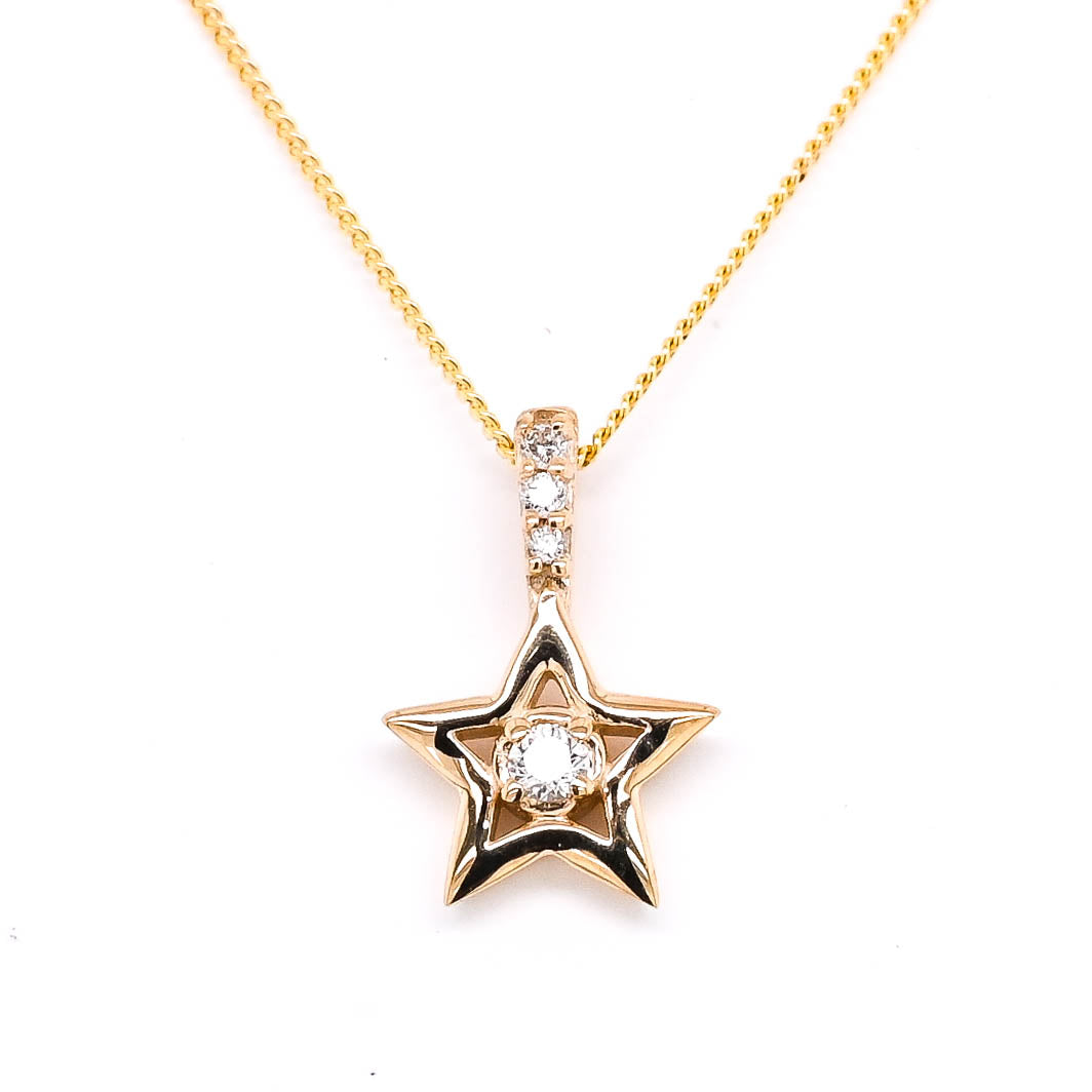 Fire & Ice 10KT Yellow Gold 18" 0.03CTW Canadian Diamond Star Necklace.