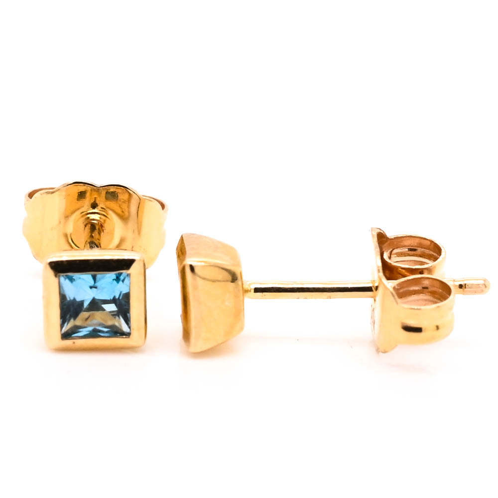 10KT Yellow Gold 0.40CTW Blue Topaz Stud Earrings.