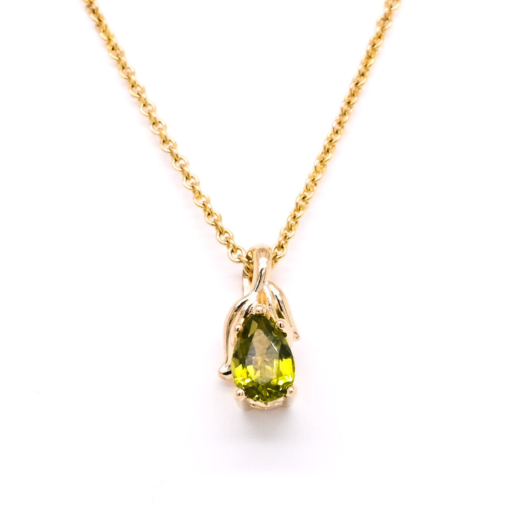 10KT Yellow Gold 18" Pear Shape Peridot Necklace.
