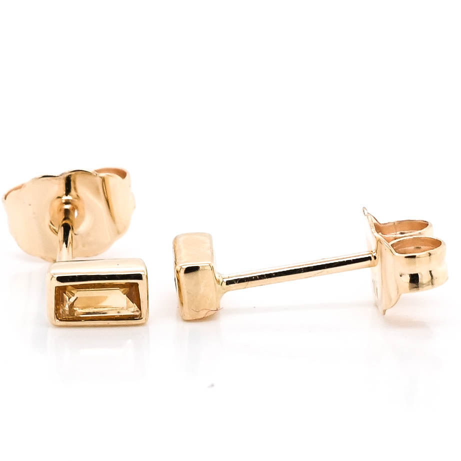 10KT Yellow Gold 0.20CT Baguette Citrine Bezel Set Stud Earrings.