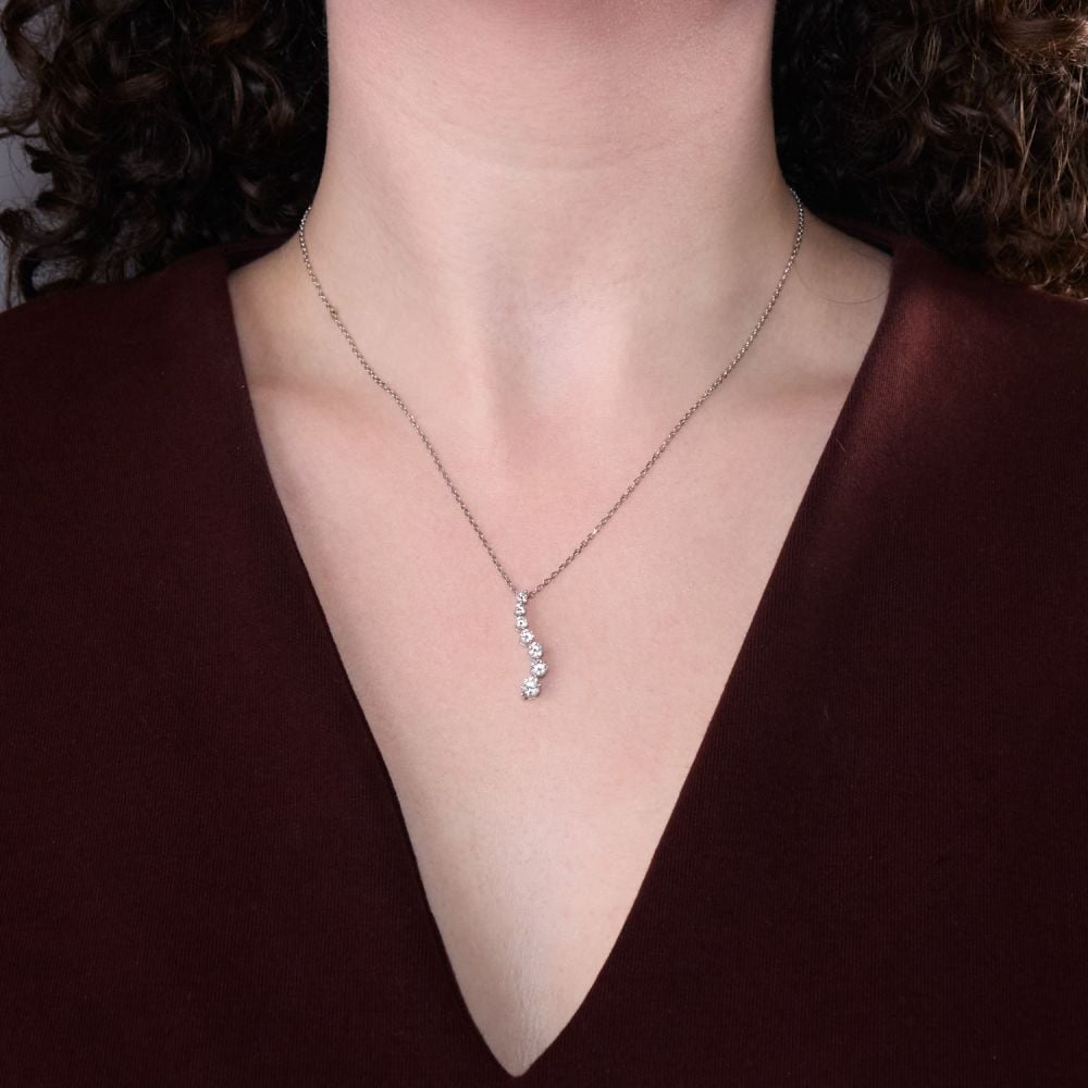 Graziella 10KT White Gold 18" 0.15CTW Diamond Journey Necklace.