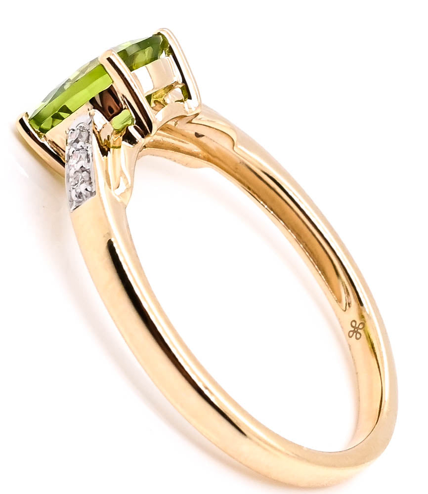 10KT Yellow Gold 1.41CT Cushion Cut Peridot &amp; Diamond Ring.
