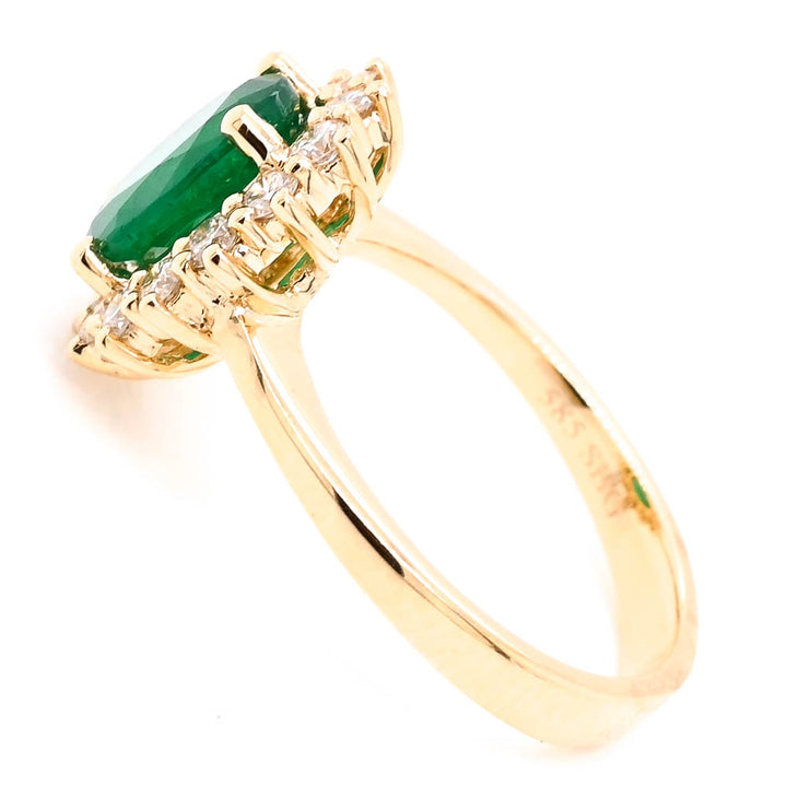 14KT Yellow Gold 1.50CT Oval Shape Emerald &amp; Diamond Cluster Ring.