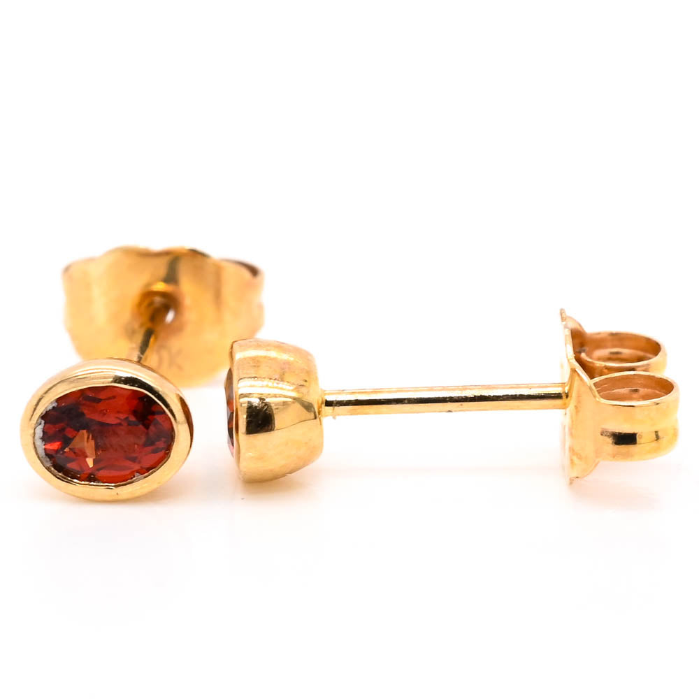 10KT Yellow Gold 0.45CTW Garnet Stud Earrings.