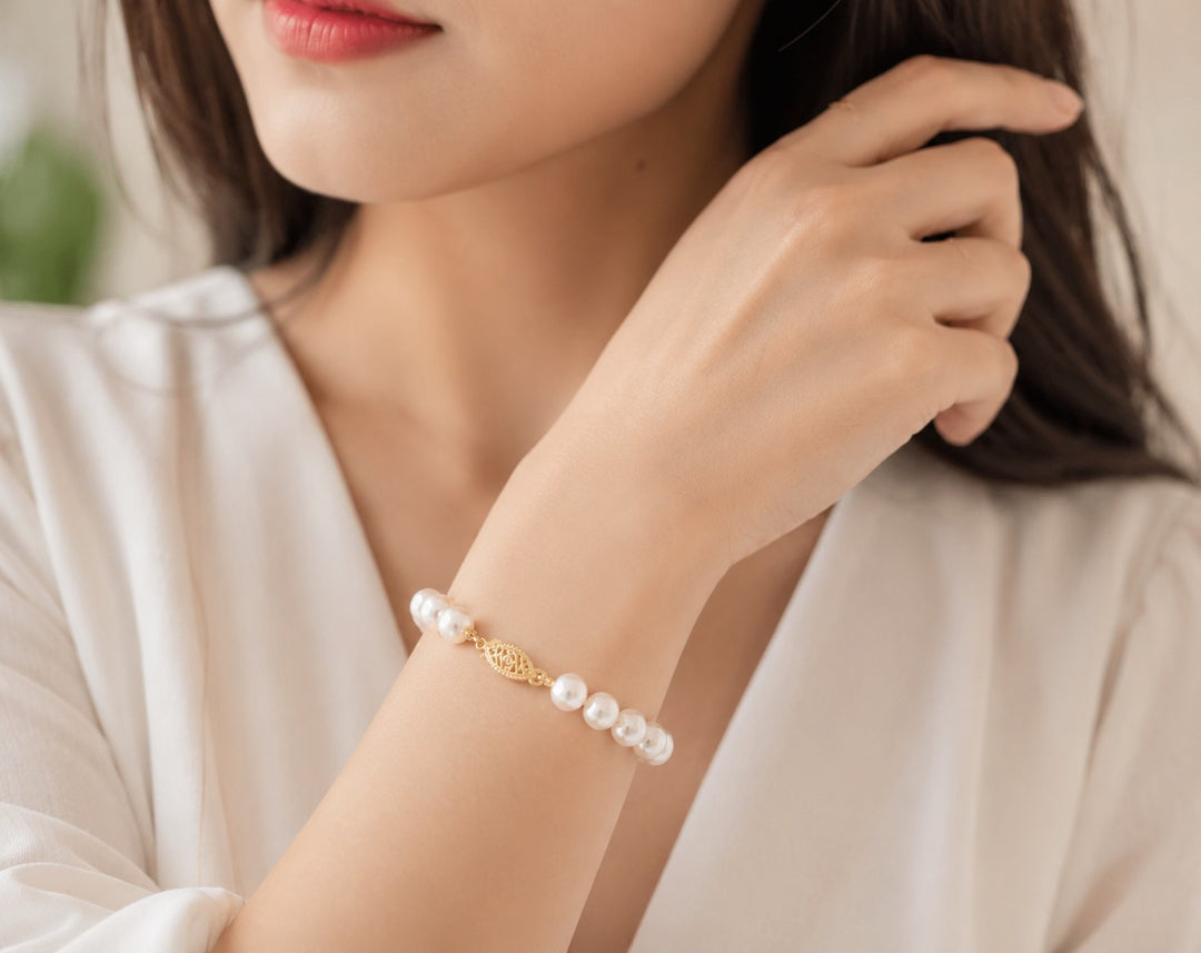 14KT Yellow Gold 7.75" 7.5-8mm White Freshwater Pearl Bracelet