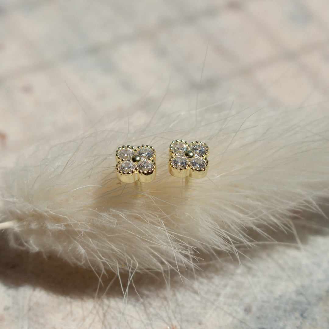 Graziella Sterling Silver Gold Vermeil CZ Flower Stud Earrings

Size