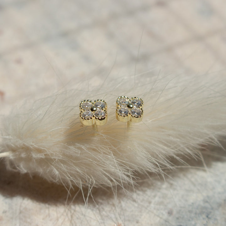 Graziella Sterling Silver Gold Vermeil CZ Flower Stud Earrings

Size