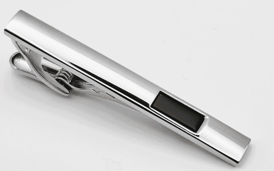 Weber Stainless steel Onyx Tie Bar.