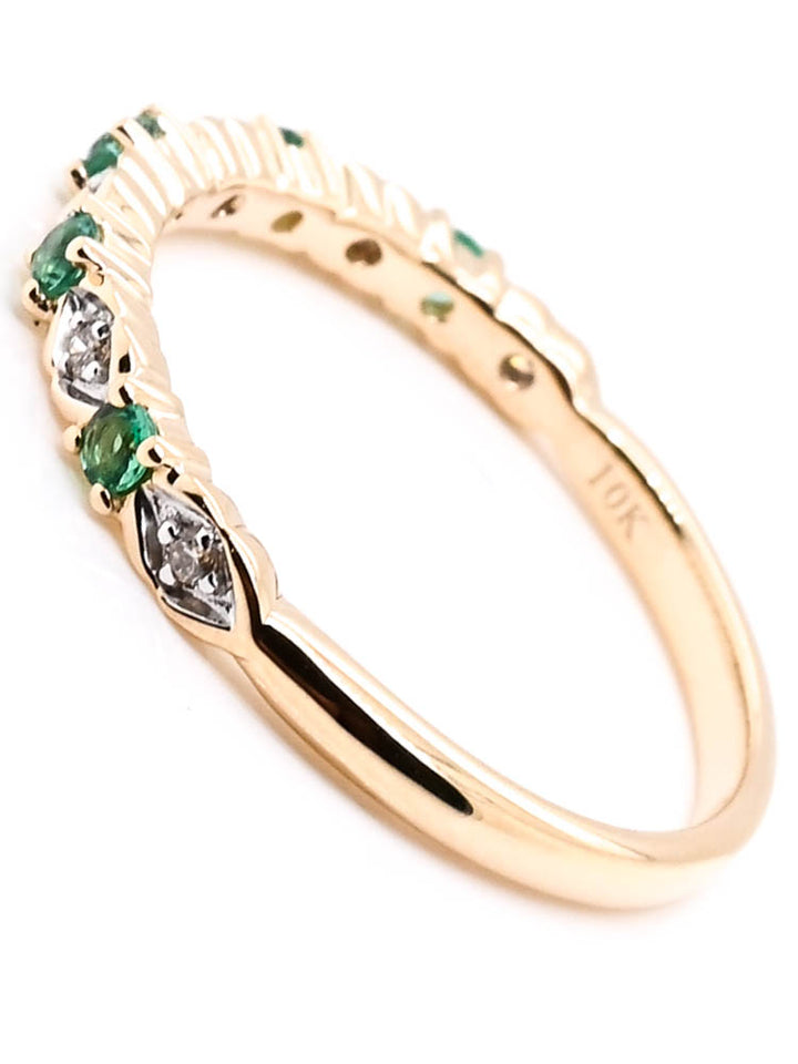 10KT Yellow Gold 0.20CTW Emerald &amp; Diamond Ring.