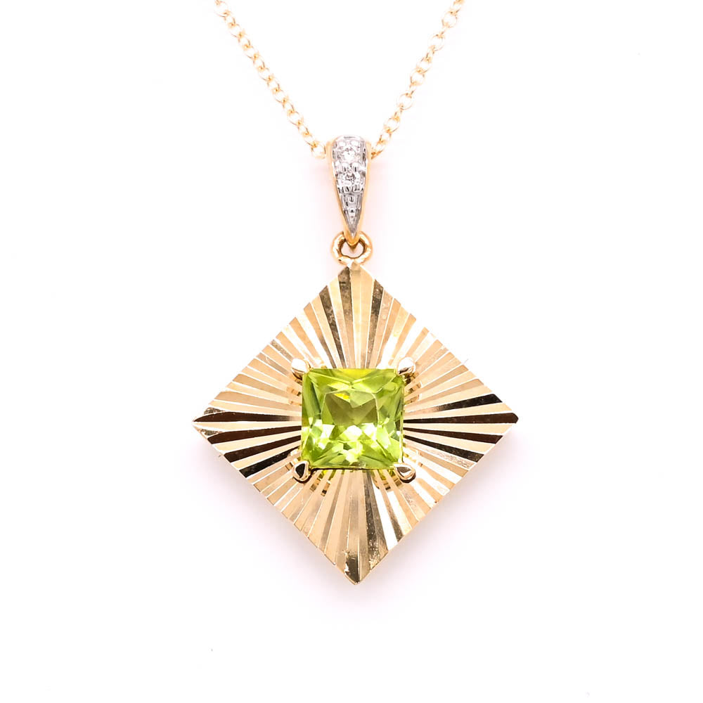 10KT Yellow Gold 18" 0.75CTW Garnet &amp; Diamond Necklace.