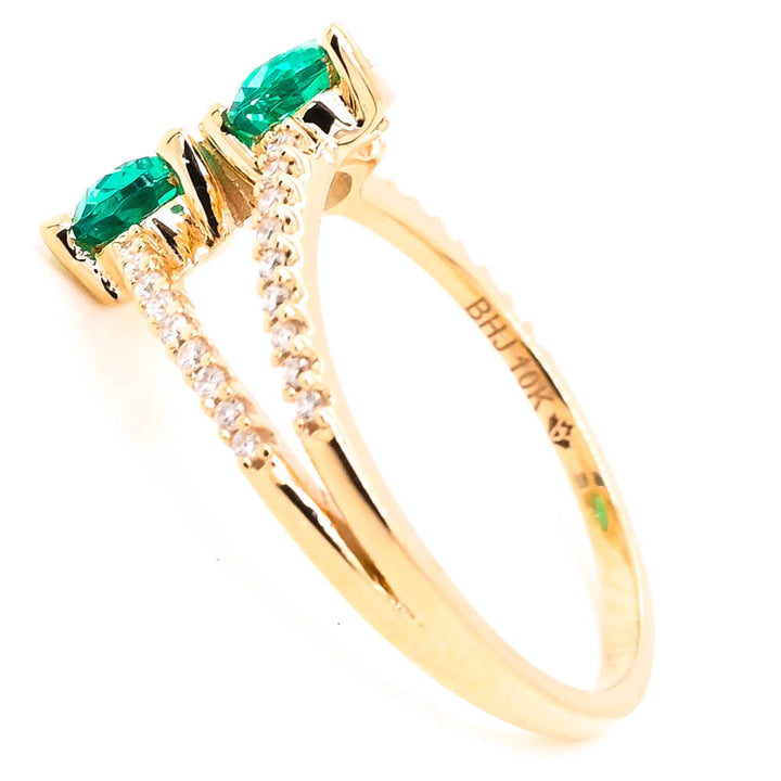 10KT Yellow Gold 0.90CTW Lab Created Emerald & Diamond Ring.
