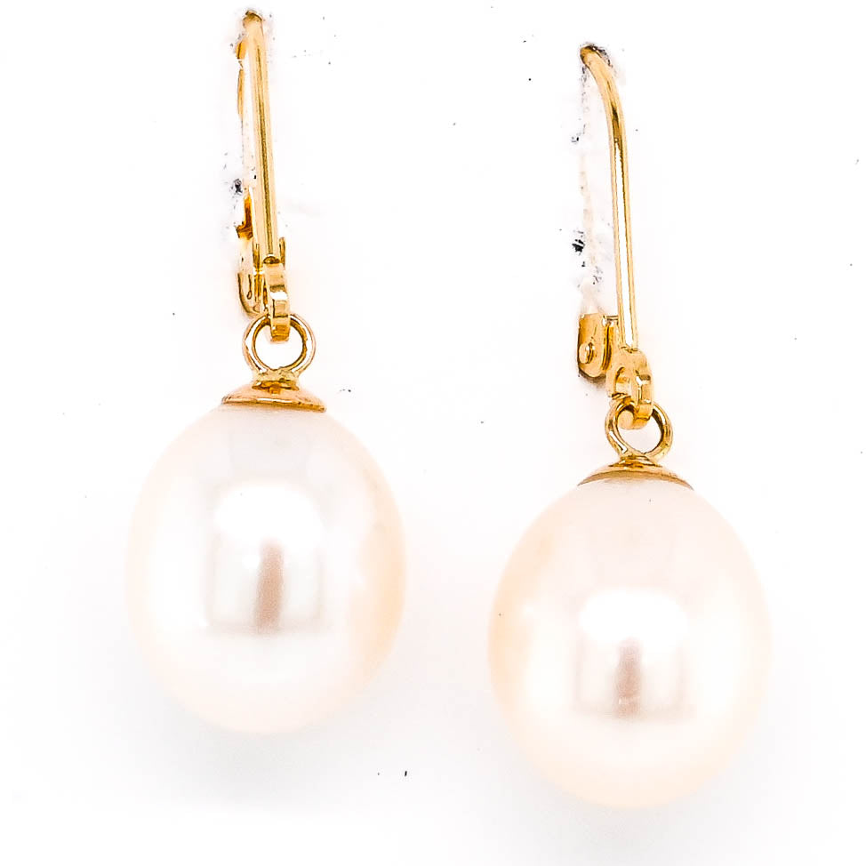 14KT Yellow Gold 8-9mm Freshwater Pearl Leverback Earrings.