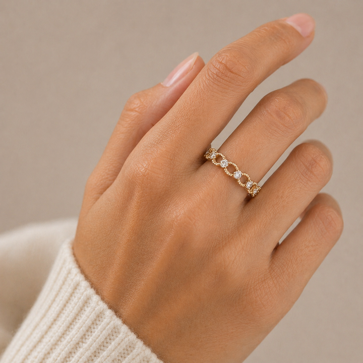 14KT Yellow Gold 0.15CTW Diamond Open Link Ring.