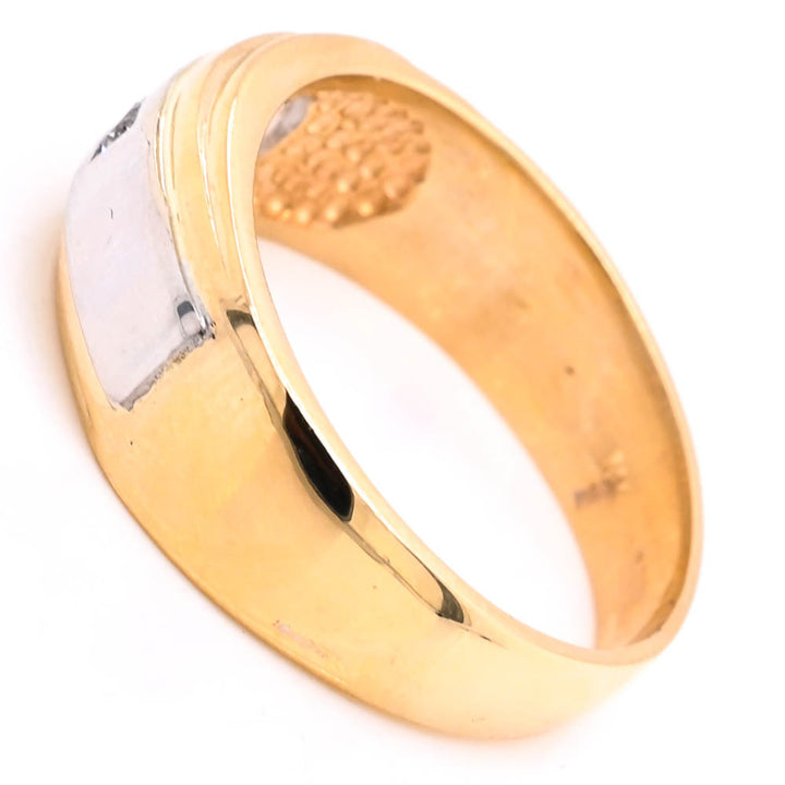 14KT Yellow Gold 0.28CTW Diamond Wedding Band.