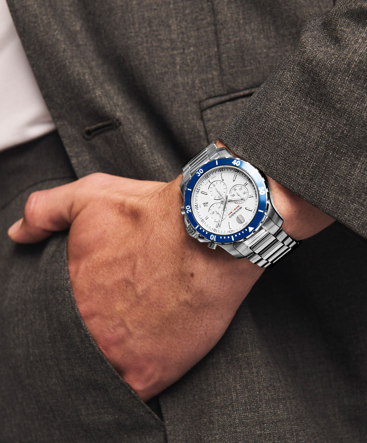 Movado Series 800 Chronograph 42mm SwissQuartz Chronograph Watch 