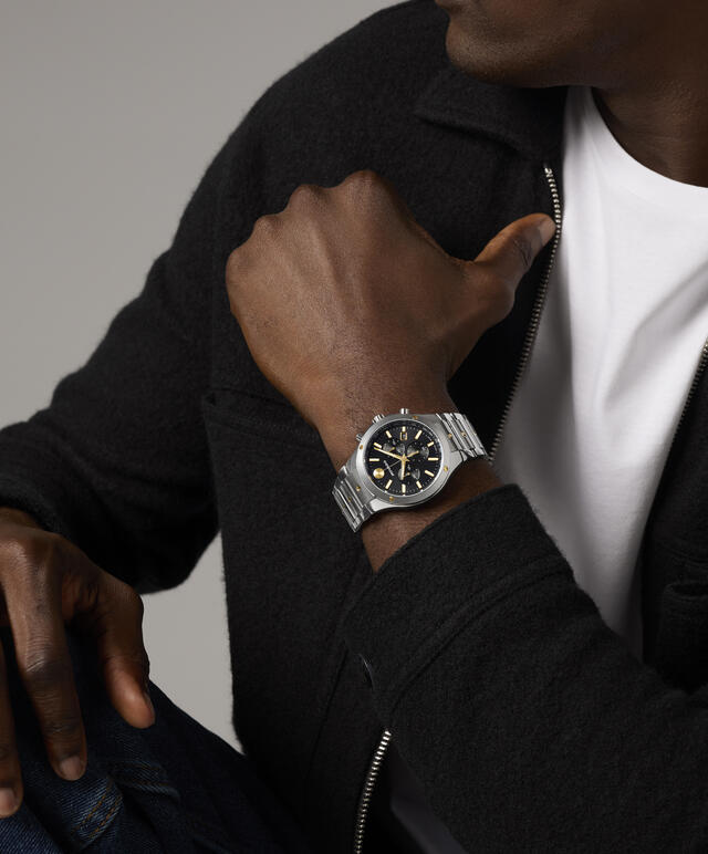 Movado SE Chronograph 42mm SwissQuartz Chronograph Watch 