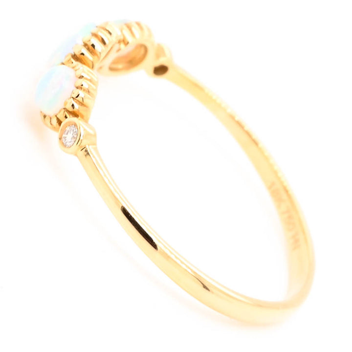 18KT Yellow Gold 0.40CTW Round Shape Opal & Diamond Ring.