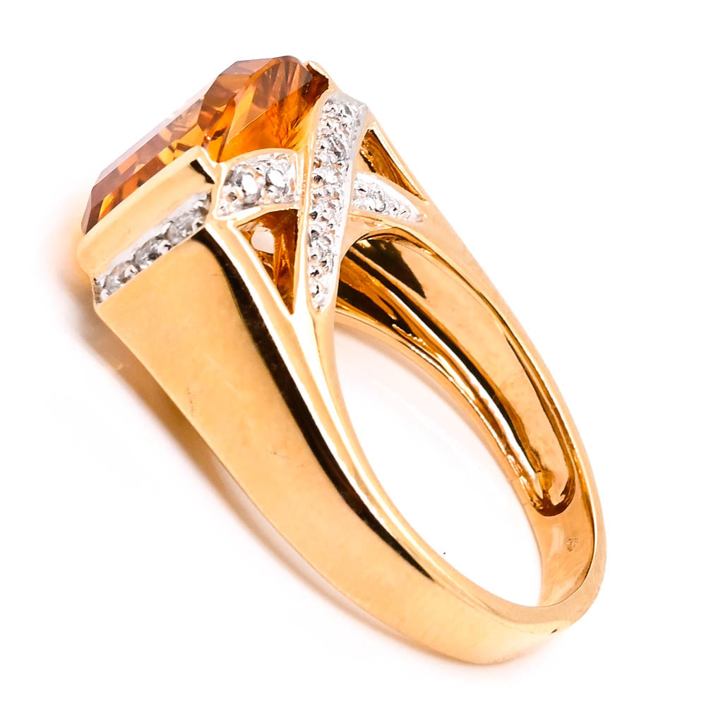 14KT Yellow Gold Citrine & Diamond Ring.