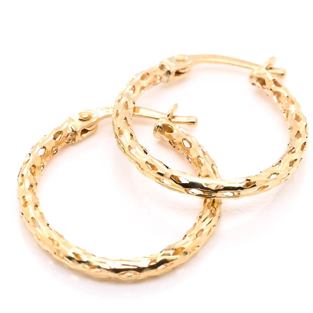 10KT Yellow Gold Oval Medium Hoop Earrings.
