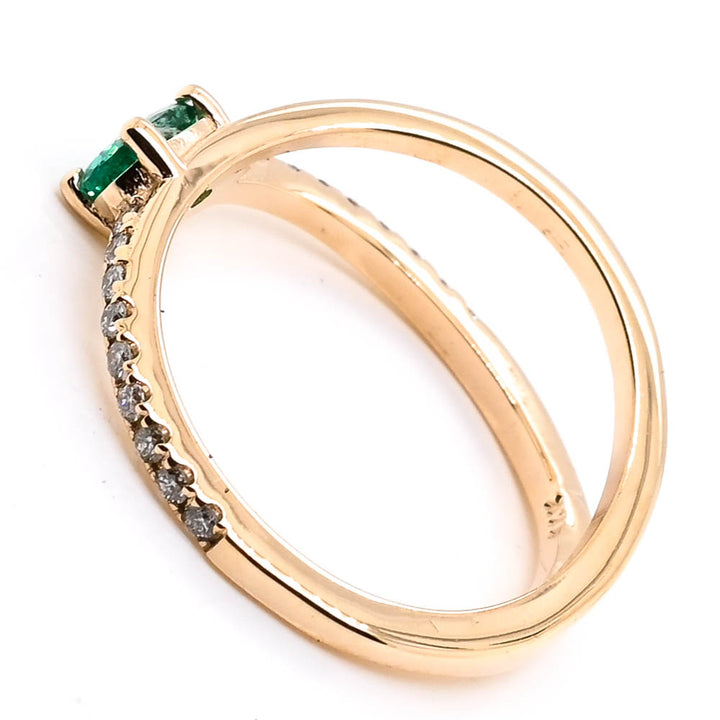 14KT Yellow Gold 0.35CT Oval Shape Emerald & Diamond Ring.