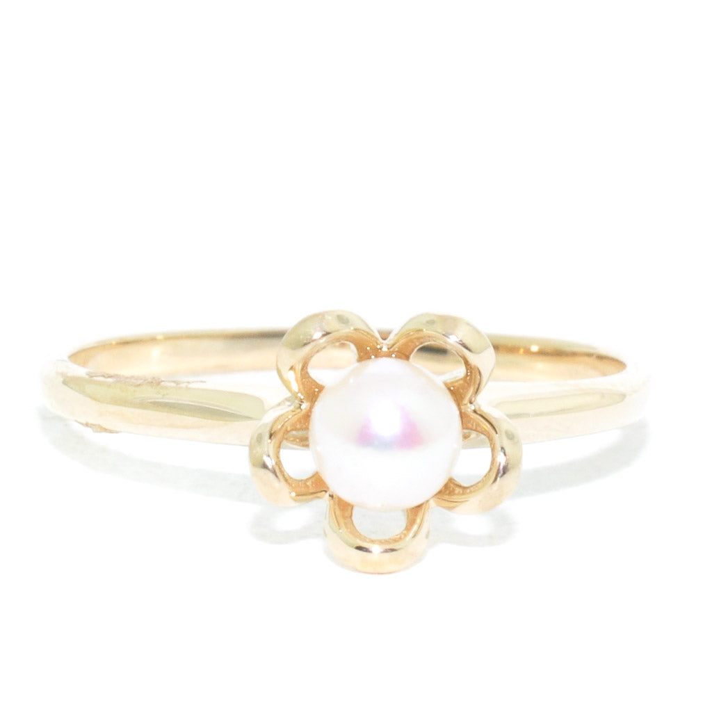 10KT Yellow Gold 2MM Cultured Pearl Childrens Ring. 

Band Width :1M