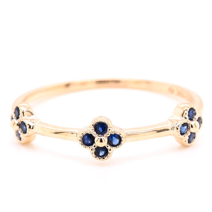10KT Yellow Gold Blue Sapphire Flower Ring.