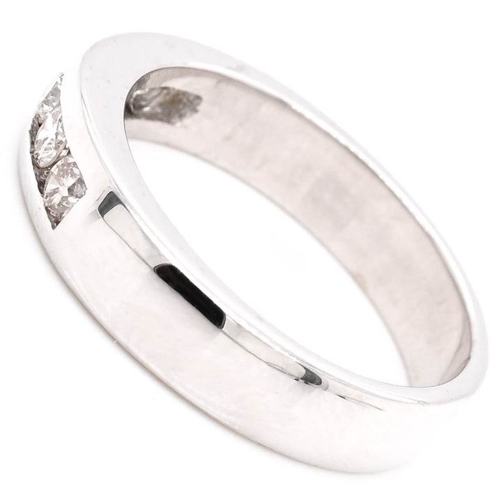 14KT White Gold 0.25CTW Diamond Channel Set Wedding Band. 

Band Wid