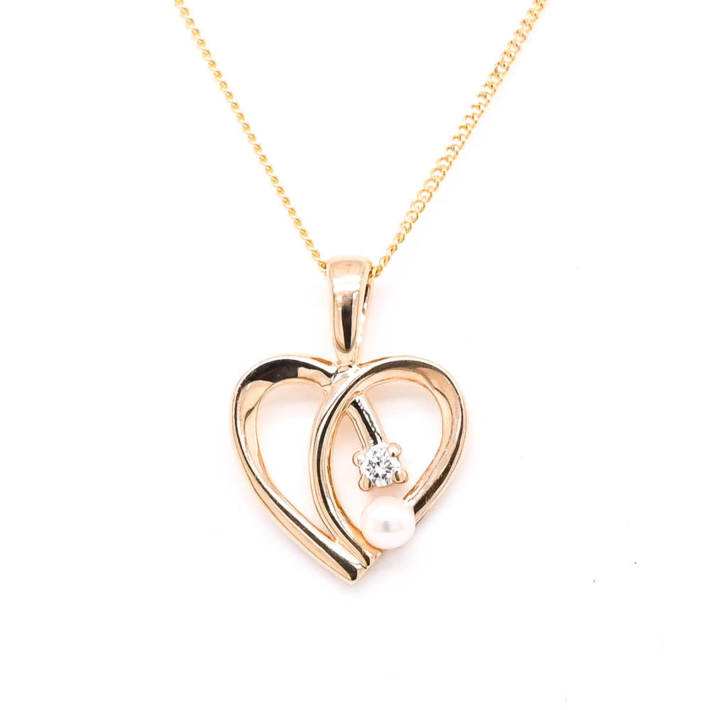 Fire & Ice 10KT Yellow Gold 18" 2.5mm Pearl & Canadian Diamond Heart Necklace.