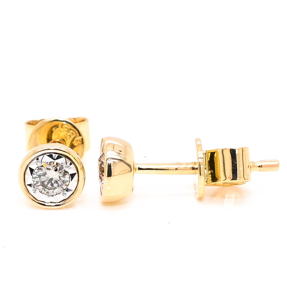 14KT Yellow Gold 0.14CTW Diamond Bezel Set Earrings.