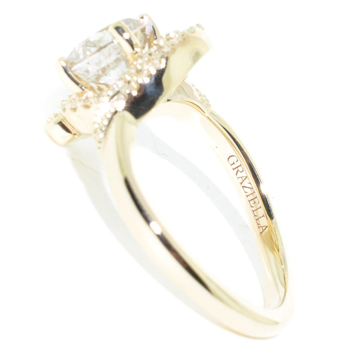 14KT Yellow Gold 1.70CTW Round Brilliant Diamond Accented Ring. 

Ce