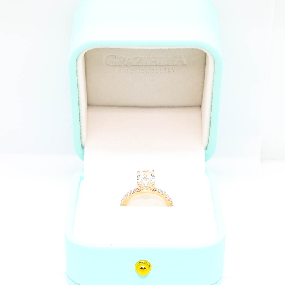 10KT Yellow Gold 2.60CTW Oval Shape LAB Created Diamond Engagement Ring.