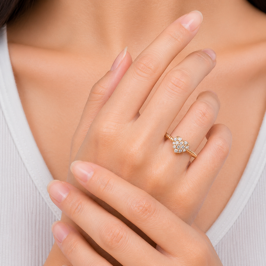 Graziella 10KT Yellow Gold 0.10CTW Diamond Heart Ring - Size 6.5