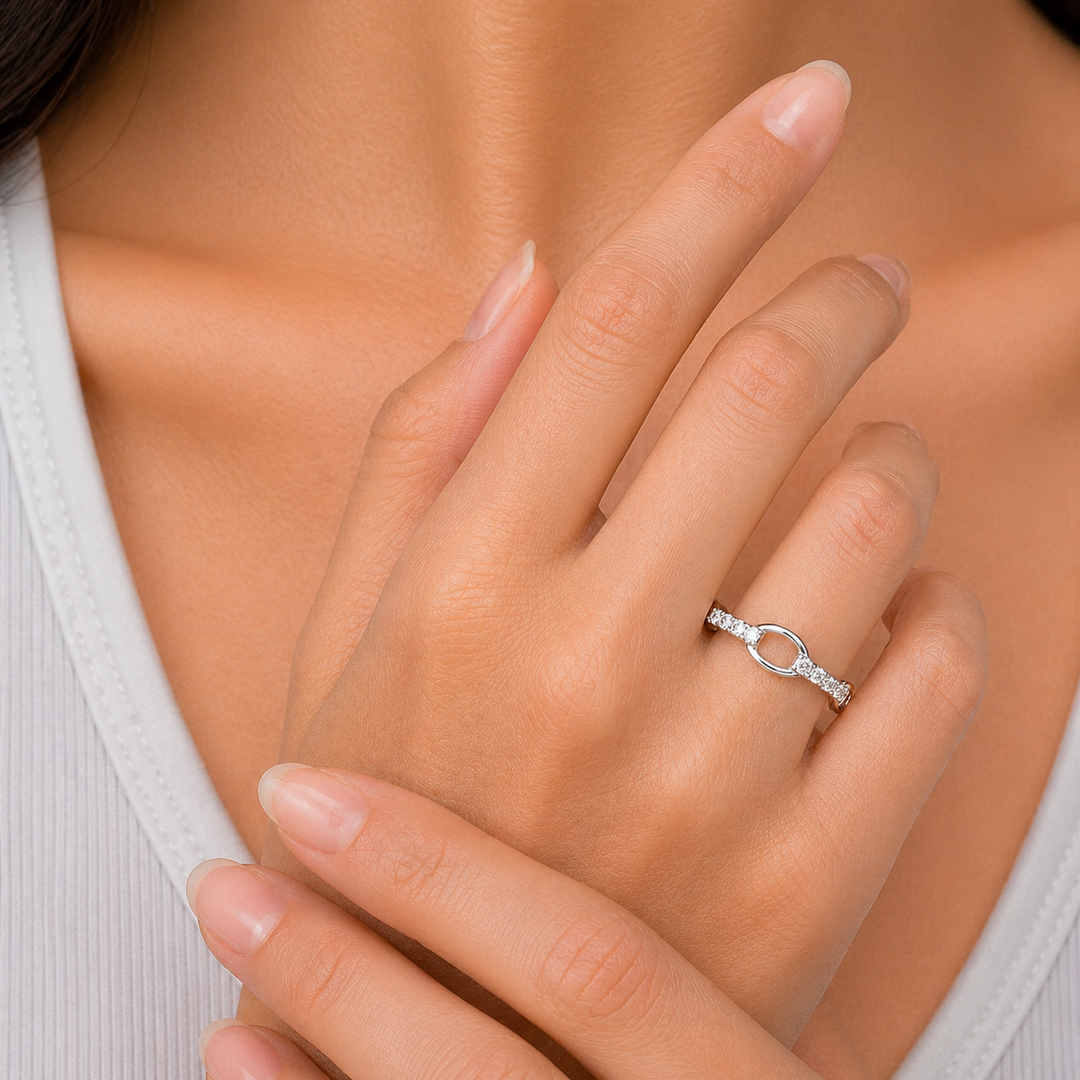14KT White Gold 0.13CTW Diamond Link Ring.