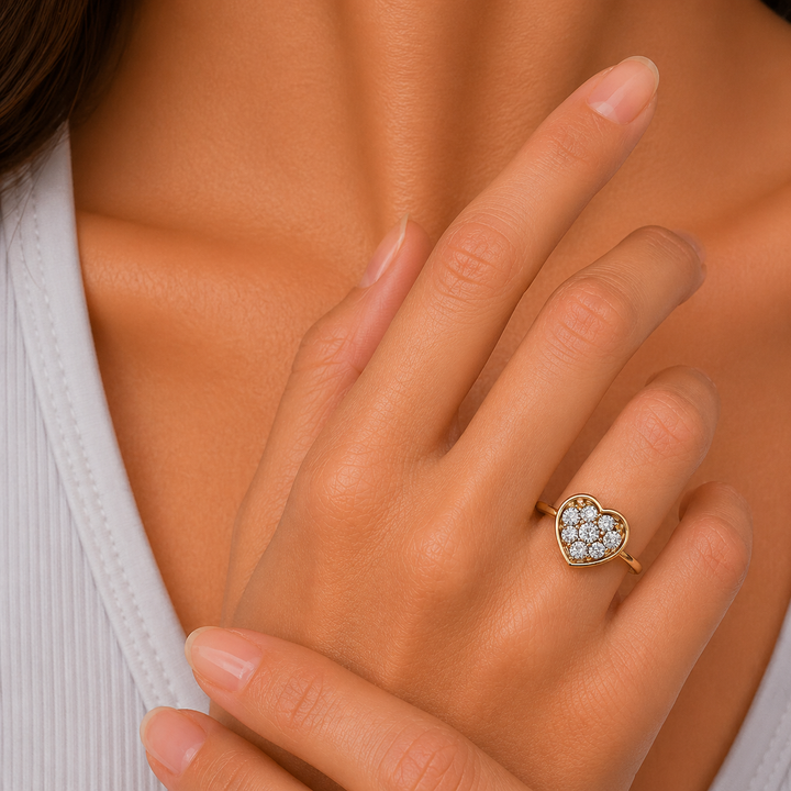 14KT Yellow Gold 0.09CTW Diamond Heart Ring.